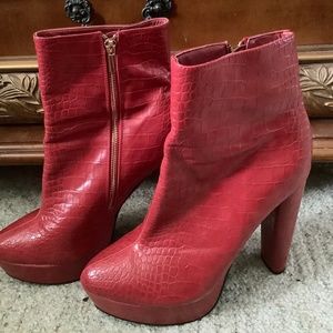 Womens red snakeskin  platform ankle boots  sz 11 by Shoe Dazzle